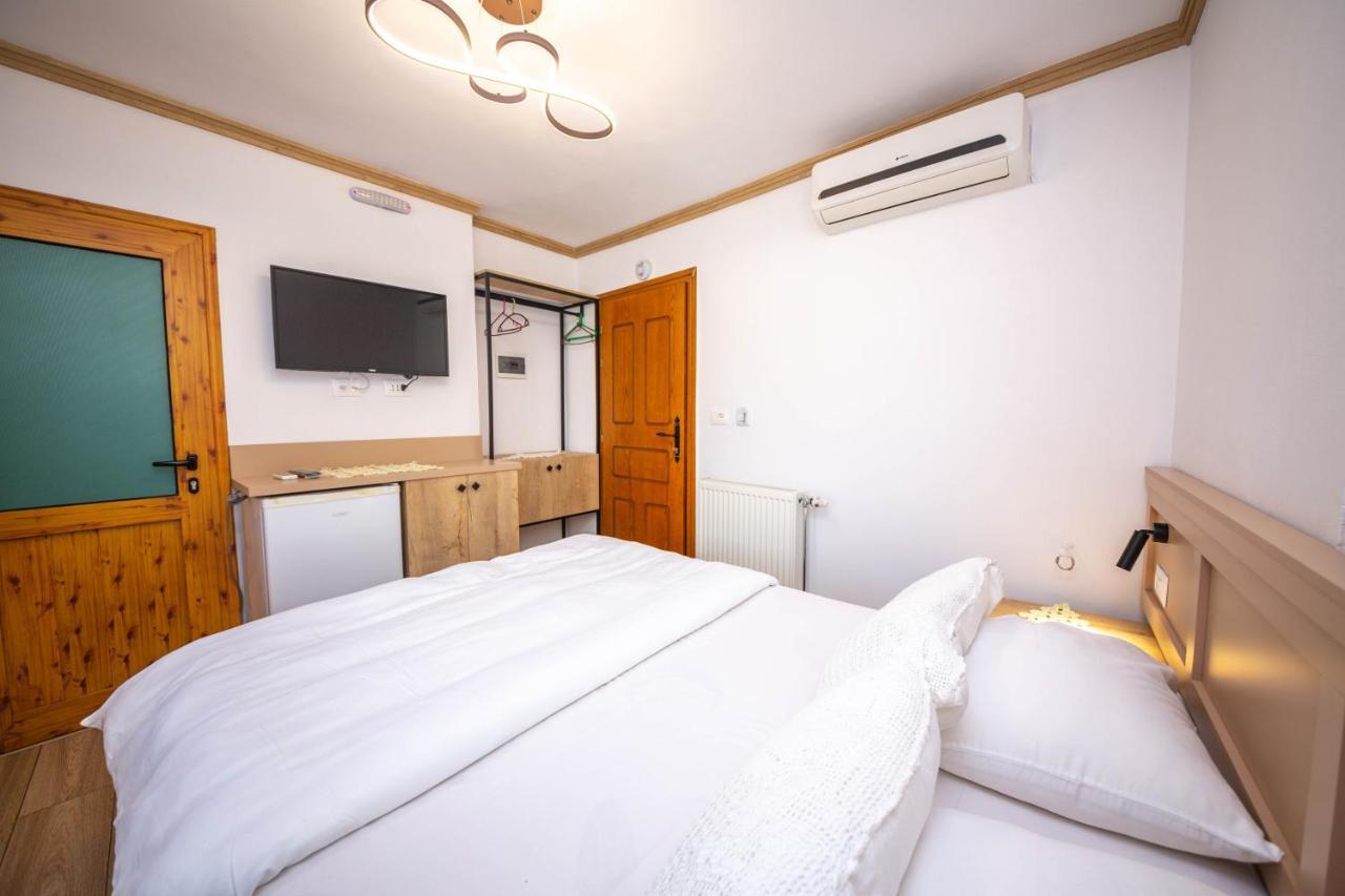 Bed And Breakfast Kotoni Gjirokastër Buitenkant foto
